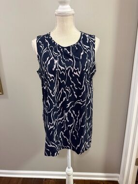 Athleta Zephyr Refined Navy and White Printed Sleeveless Tank. Size M